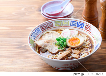 熱々のラーメン （ 醤油ラーメン ） 119580214