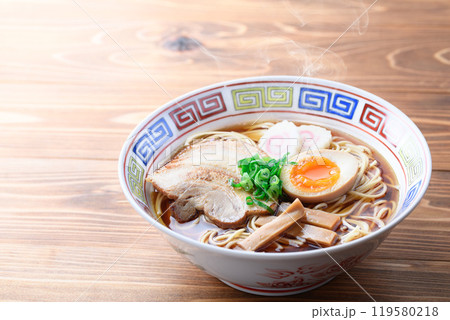 熱々のラーメン （ 醤油ラーメン ） 119580218