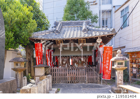 三吉稲荷神社(映画神社)--大映通り商店街-- 三吉稲荷神社(映画神社)--大映通り商店街-- 119581404