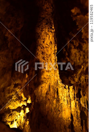 神秘的な景色が広がる岩手県の鍾乳洞龍泉洞の絶景 神秘的な景色が広がる岩手県の鍾乳洞龍泉洞の絶景 119582465