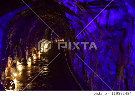 神秘的な景色が広がる岩手県の鍾乳洞龍泉洞の絶景 神秘的な景色が広がる岩手県の鍾乳洞龍泉洞の絶景 119582484