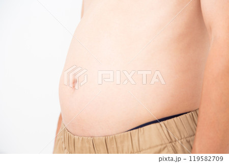 中年男性のぽっこりお腹の写真素材 [119582709] - PIXTA