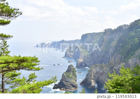 海のアルプスと呼ばれる岩手県田野畑村の景勝地である北山崎 海のアルプスと呼ばれる岩手県田野畑村の景勝地である北山崎 119583013