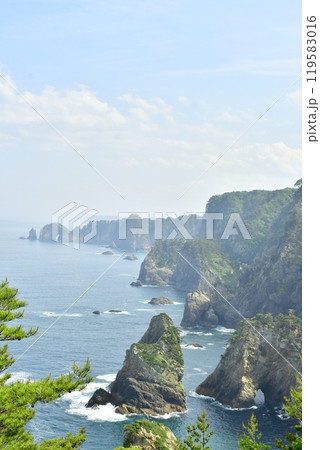 海のアルプスと呼ばれる岩手県田野畑村の景勝地である北山崎 海のアルプスと呼ばれる岩手県田野畑村の景勝地である北山崎 119583016