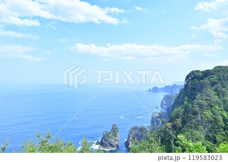 海のアルプスと呼ばれる岩手県田野畑村の景勝地である北山崎 119583023