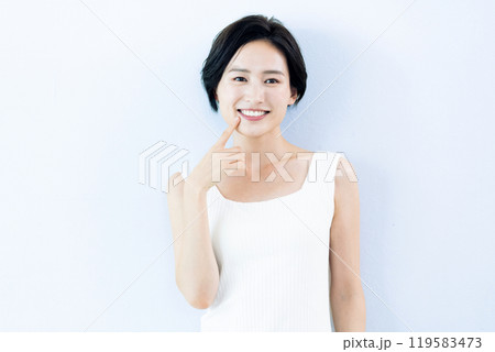 女性のポートレート 119583473