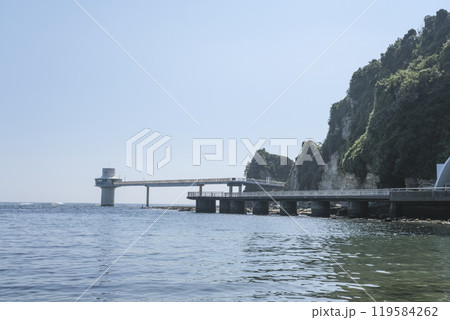透明度の高い海中が眺められる海中展望塔 透明度の高い海中が眺められる海中展望塔 119584262