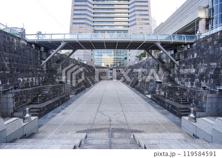 ドックヤードガーデン（旧横浜船渠株式会社第二号船渠）横浜市 119584591