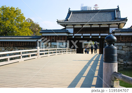 広島城の入口　二の丸正面玄関にある表御門 119584707