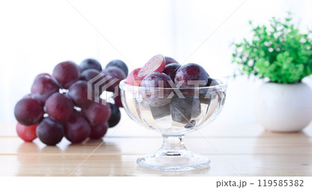 窓辺のピオーネ （ カットイメージ ） 119585382