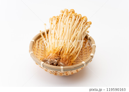 竹笊に盛られた茶えのき茸 竹笊に盛られた茶えのき茸 119590163