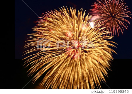 夏の夜空を染める 119590846