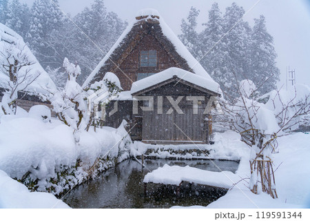 【世界遺産】豪雪の白川郷【岐阜県】 119591344