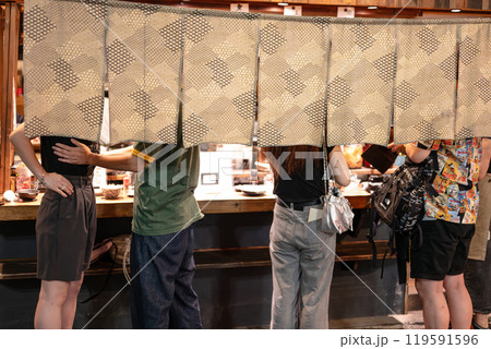 立ち飲み　居酒屋　飲み屋街 119591596