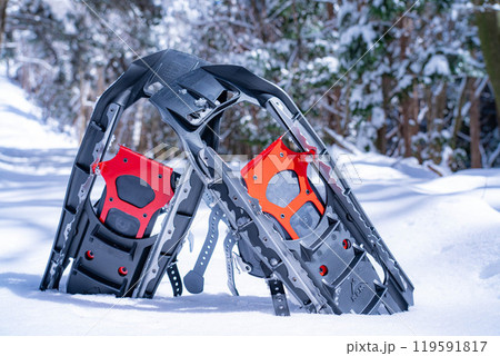 【冬素材】雪上のスノーシュー【長野県】 【冬素材】雪上のスノーシュー【長野県】 119591817