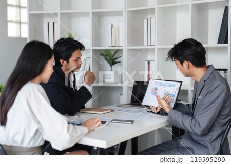 Business Team Collaborating in Modern Office, Exchanging Ideas and Discussing Work Strategies 119595290