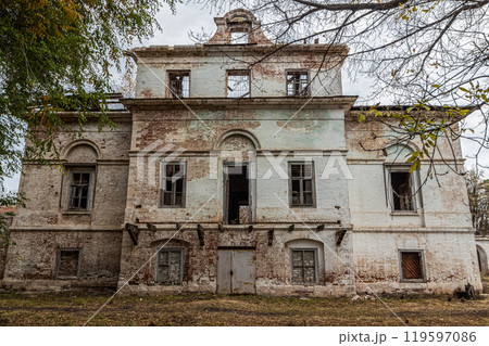 The ruins of a building The ruins of a building 119597086