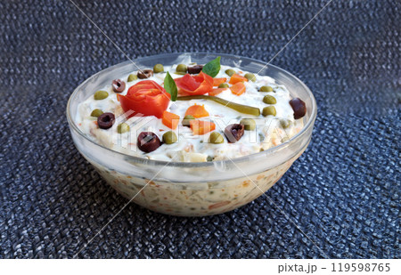 Bowl with boeuf salad Bowl with boeuf salad 119598765