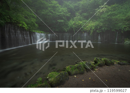 神秘的な滝－長野県北佐久郡軽井沢町 119599027