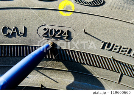 Side view of tire with designation that specify of week and year of tire production 119600660