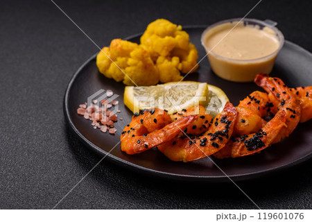 Boiled tiger prawns with white sauce and lemon 119601076