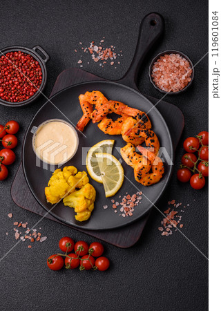 Boiled tiger prawns with white sauce and lemon 119601084