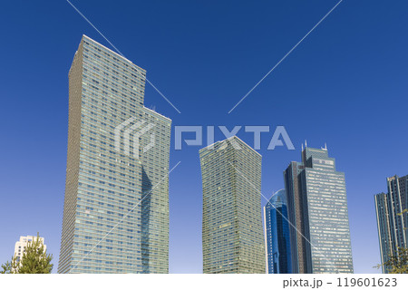 カザフスタン・アスタナ　青空に映える高層ビル群　/　Astana, Kazakhstan 119601623