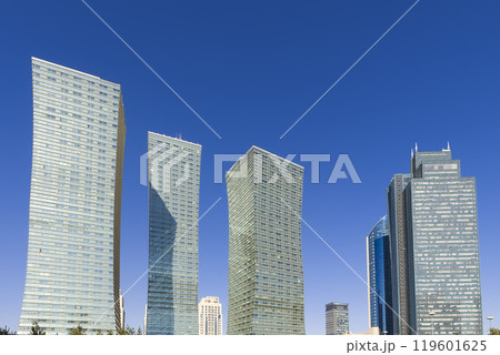カザフスタン・アスタナ 青空に映える高層ビル群 / Astana, Kazakhstan カザフスタン・アスタナ 青空に映える高層ビル群 / Astana, Kazakhstan 119601625