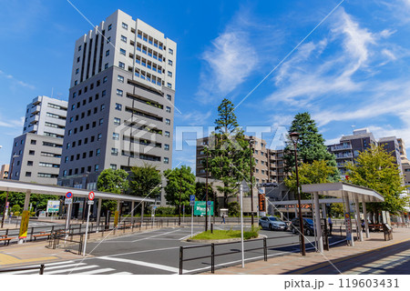 東京 国立市 JR中央線 国立駅 北口の都市風景 東京 国立市 JR中央線 国立駅 北口の都市風景 119603431