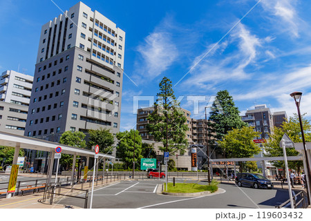 東京 国立市 JR中央線 国立駅 北口の都市風景 東京 国立市 JR中央線 国立駅 北口の都市風景 119603432