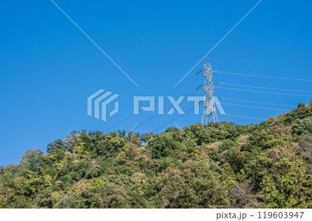 鉄塔の立つ山　大阪府交野市 119603947