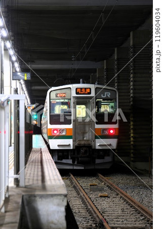【JR東日本】夜の211系3000番台(両毛線:小山駅) 【JR東日本】夜の211系3000番台(両毛線:小山駅) 119604034
