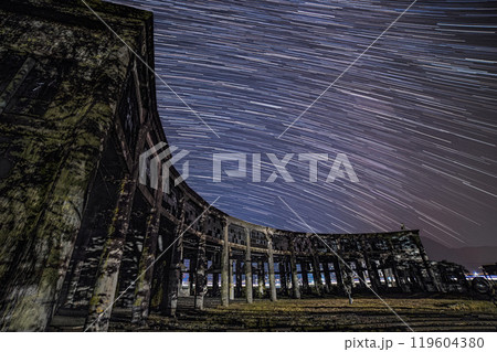 豊後森機関庫と星空 119604380