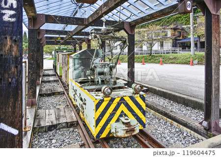 旧奥飛騨温泉口駅前に展示されている電気機関車 旧奥飛騨温泉口駅前に展示されている電気機関車 119604475