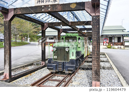 旧奥飛騨温泉口駅前に展示されているディーゼル機関車 119604479