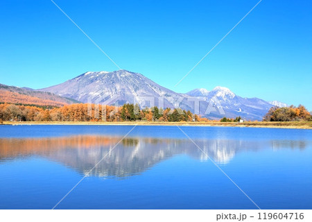 秋の霊仙寺湖と北信五岳 秋の霊仙寺湖と北信五岳 119604716