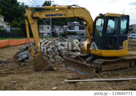 東京郊外の住宅地工事現場　八王子市 119604771