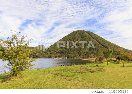 榛名山　榛名湖　秋　紅葉　榛名富士　烏帽子ヶ岳 119605123