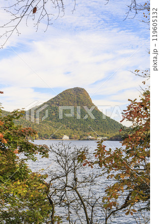 榛名山 榛名湖 秋 紅葉 烏帽子ヶ岳 榛名山 榛名湖 秋 紅葉 烏帽子ヶ岳 119605132