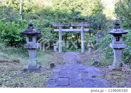 子持神社 鳥居 みなかみ町上牧 県指定重要文化財 子持神社 鳥居 みなかみ町上牧 県指定重要文化財 119606380