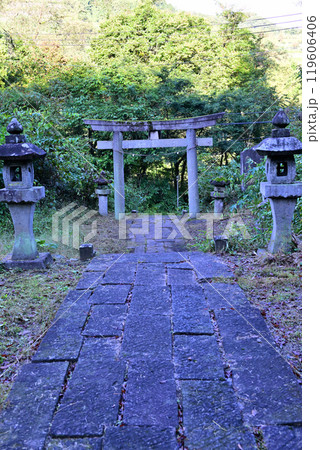 子持神社　鳥居　みなかみ町上牧　県指定重要文化財 119606406
