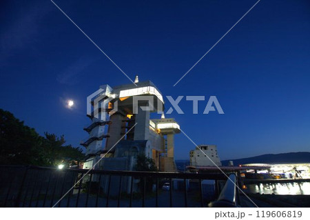 青い空と沼津の漁港の水門の夜景 青い空と沼津の漁港の水門の夜景 119606819