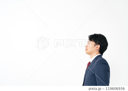 ビジネスマン　20代男性　横顔 119606936