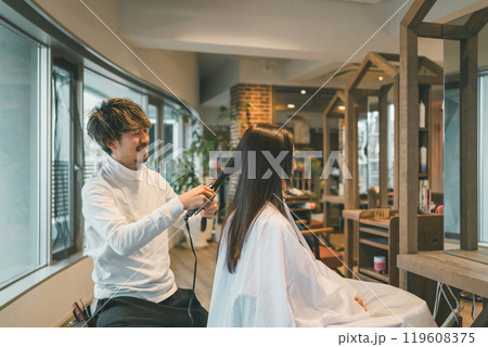 beauty parlor 119608375