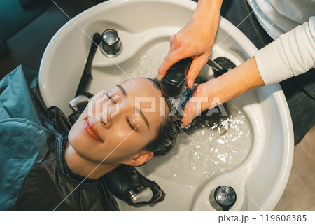 beauty parlor 119608385