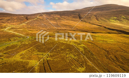 Beautiful Ireland - Enjoy the breathtaking view of a stunning coastal landscape with rocky cliffs 119609119