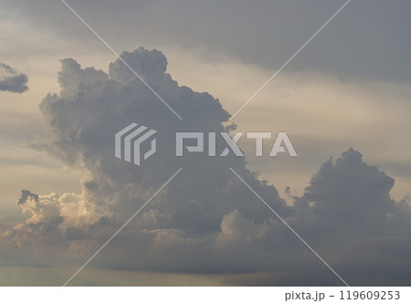 The sky is being covered with amazing clouds. 119609253