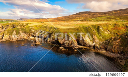 Beautiful Ireland - Enjoy the breathtaking view of a stunning coastal landscape with rocky cliffs 119609497