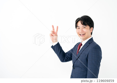 ビジネスマン 20代男性 ピース ステップ2 ビジネスマン 20代男性 ピース ステップ2 119609859