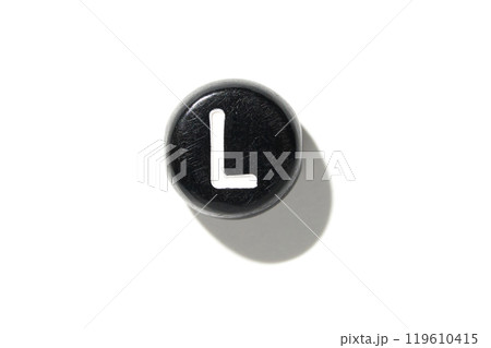 Black keyboard key with white letter l on white background: minimalist 119610415